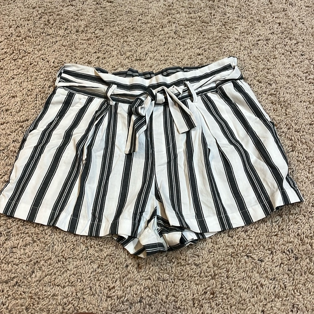 White & Grey Striped Shorts (Size 7)